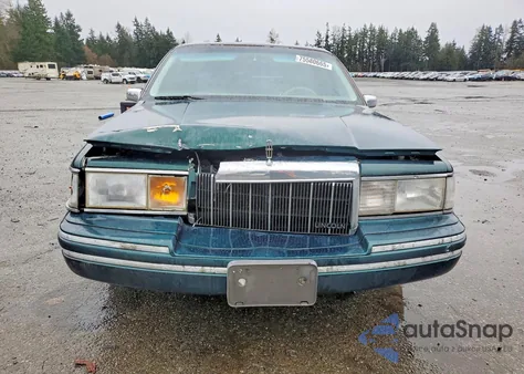 1992 Lincoln Town Car Signature z USA, uszkodzony, nr VIN 1LNLM82WXNY740189